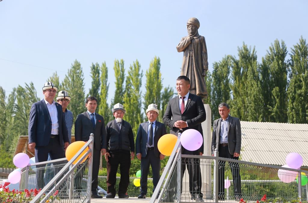 Открытие памятника Курманджан датке в селе Орке