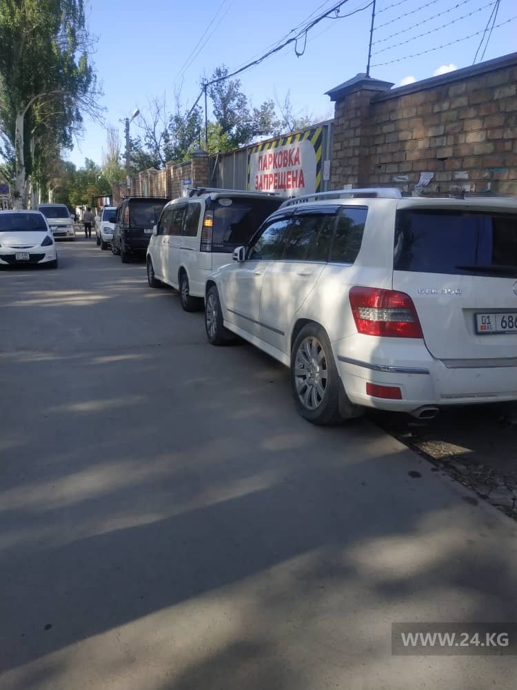 Парковка возле рынка «Мадина»