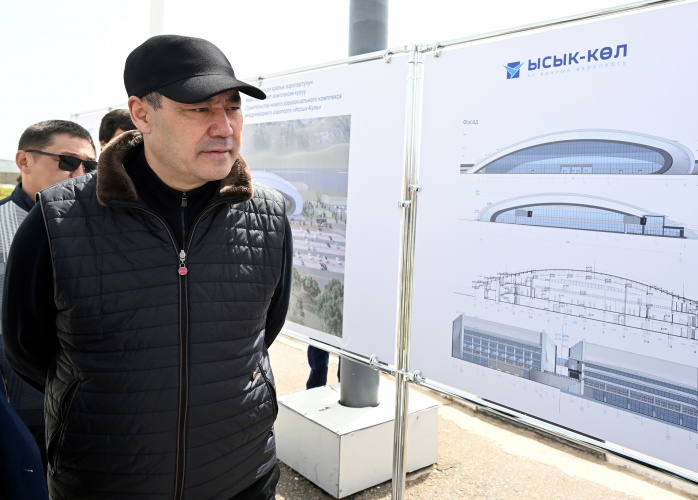 Садыр Жапаров ознакомился с ходом строительства социально-экономических проектов в Иссык-Кульской области