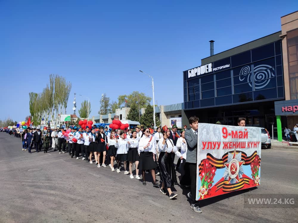 В Чолпон-Ате акция «Бессмертный полк» собрала больше пяти тысяч человек