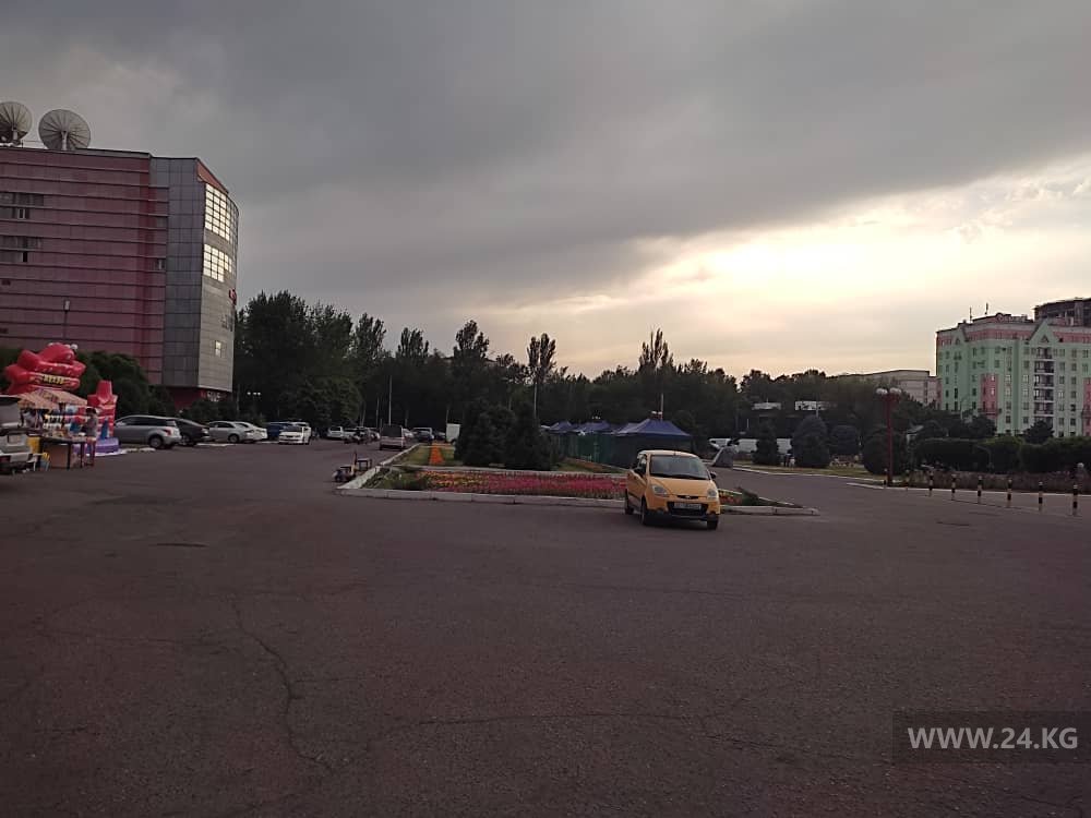 Парковка на площади Победы