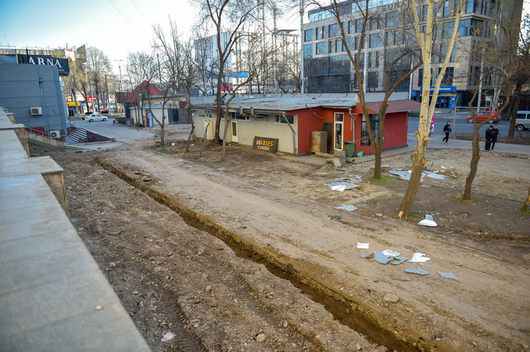 Демонтаж объектов на месте будущего сквера