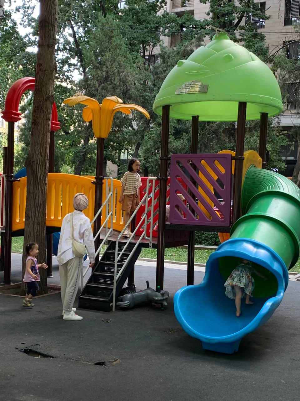 Детская площадка на бульваре Эркиндик