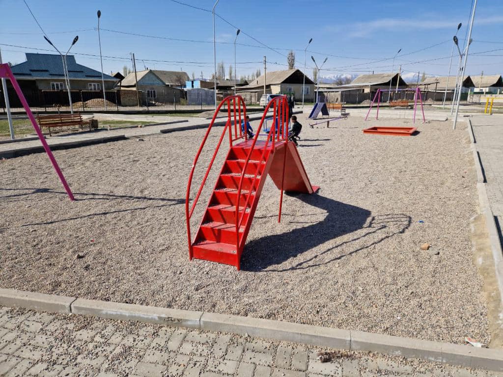 Детская площадка в городе Таласе, на которую местные чиновники якобы потратили около пяти миллионов сомов