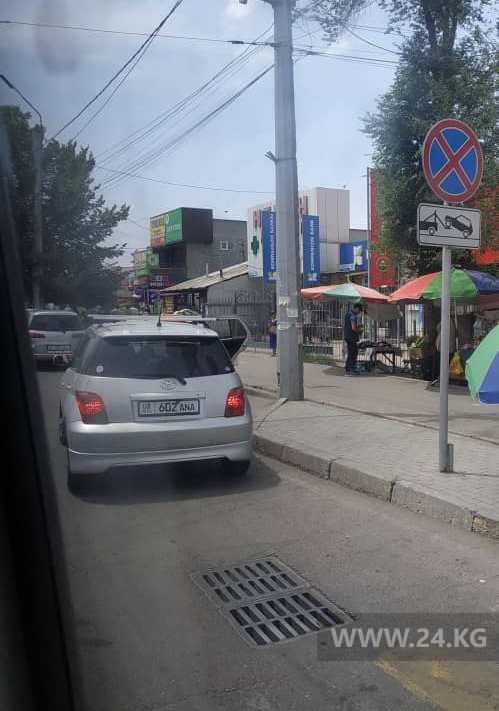 Машины на остановках