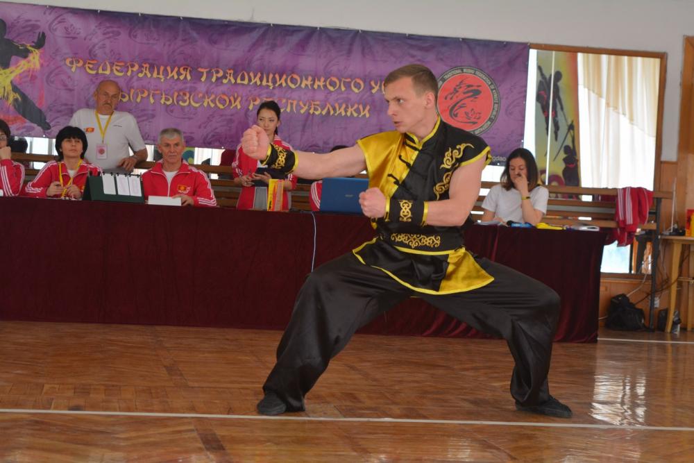 Выступает Данил Власов