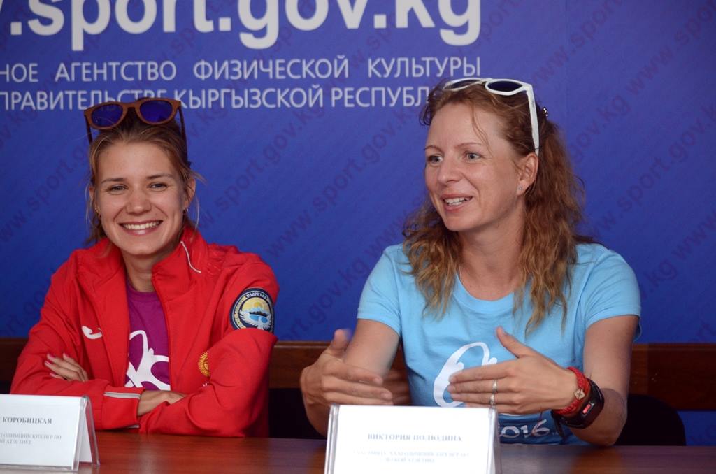 ГАМФКиС. Справа — победительница международного легкоатлетического полумарафона в Душанбе Виктория Полюдина