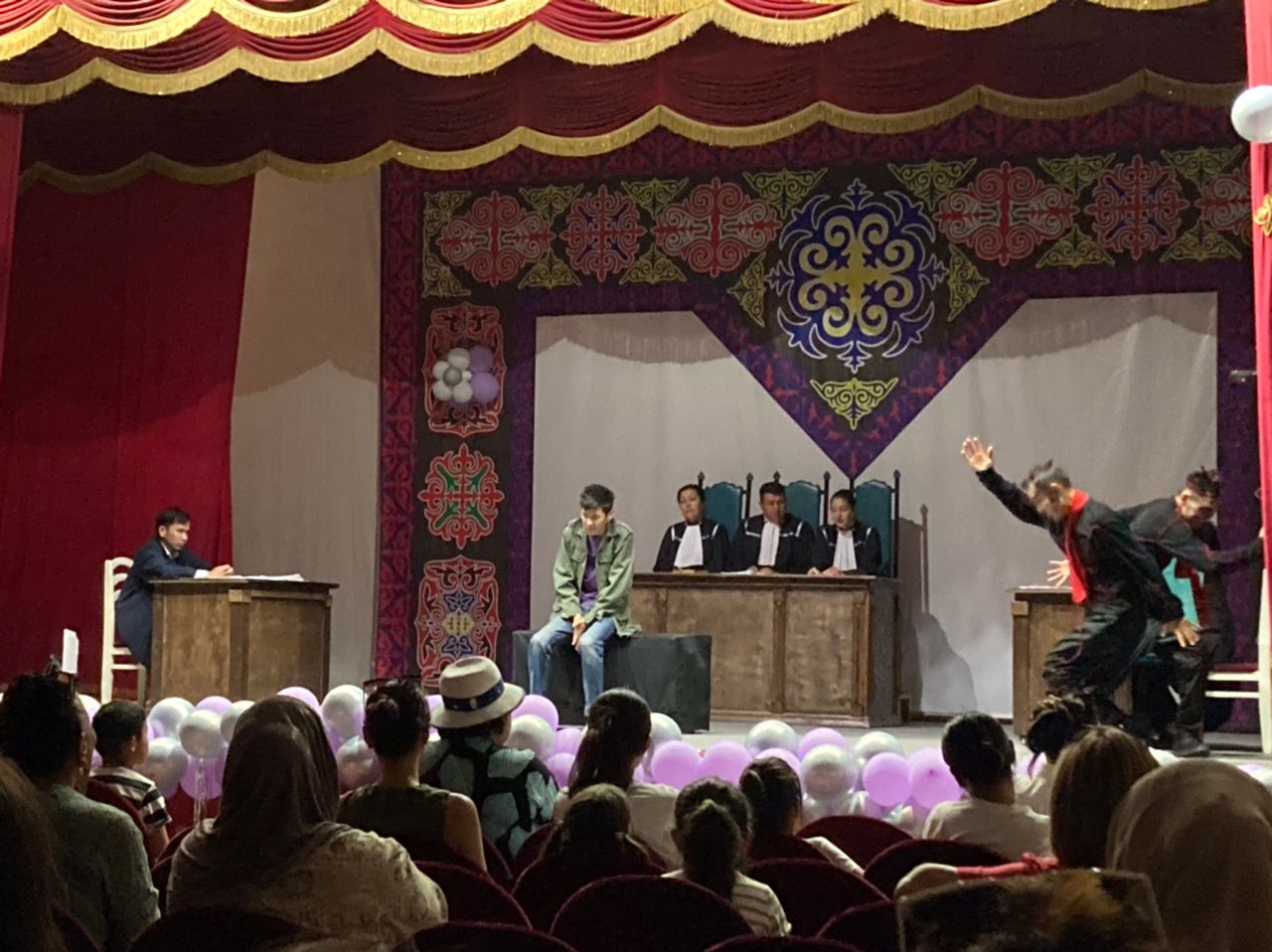 На премьере спектакля «Шайтандын соту»