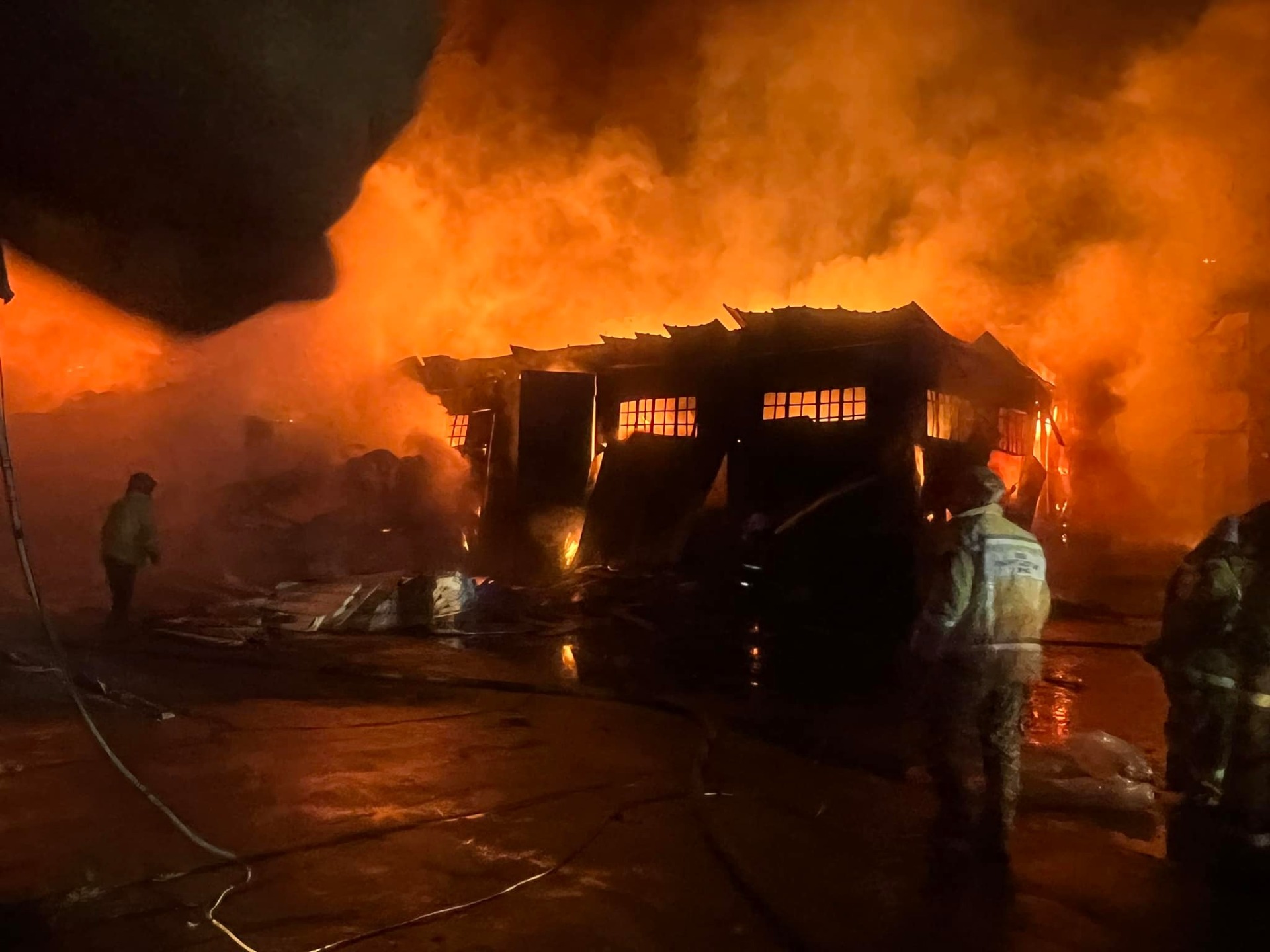 Пожар на улице Матросова в Бишкеке