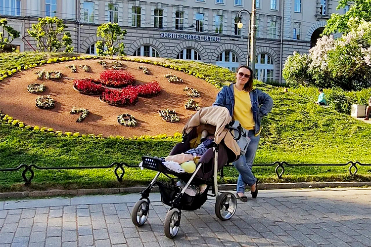 Алена Супрунова с сыном Евгением