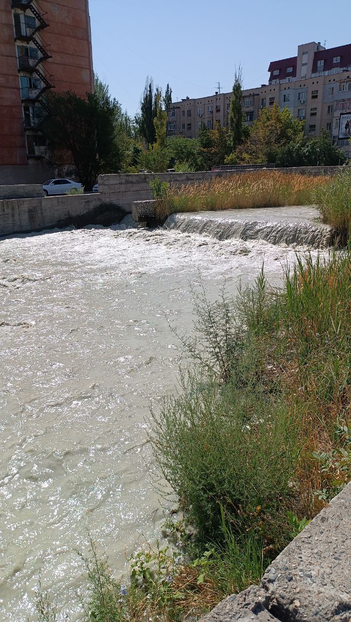 А в реке Ала-Арче воды много