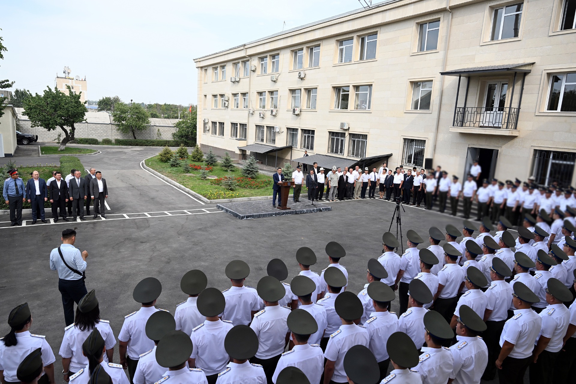 Садыр Жапаров открыл новое здание ГКНБ в Оше