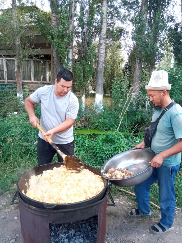 Для водителей на границе с Казахстаном организовано горячее питание