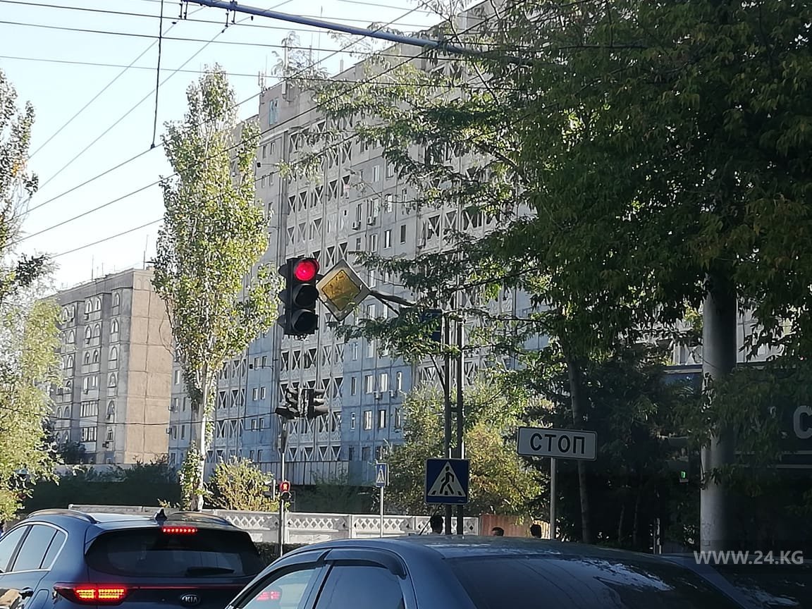 На улице Ибраимова не видно дорожный знак