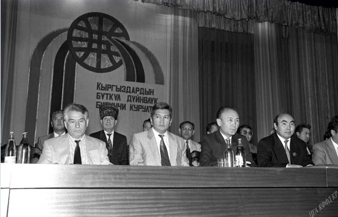 В первую годовщину независимости прошел также первый Всемирный курултай кыргызов