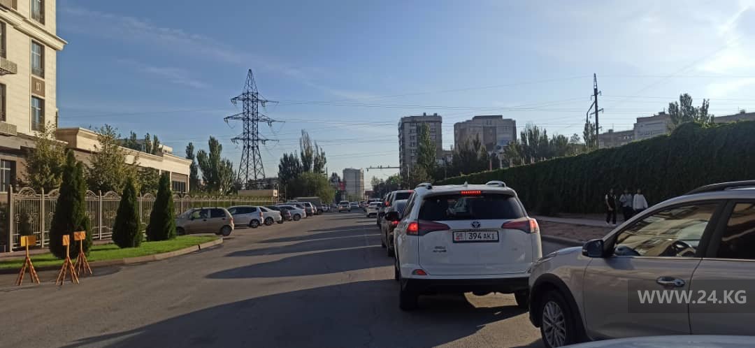 Пробки на улице Сухэ-Батора