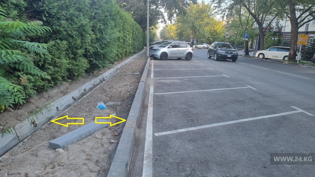 Парковка на улице Орозбекова