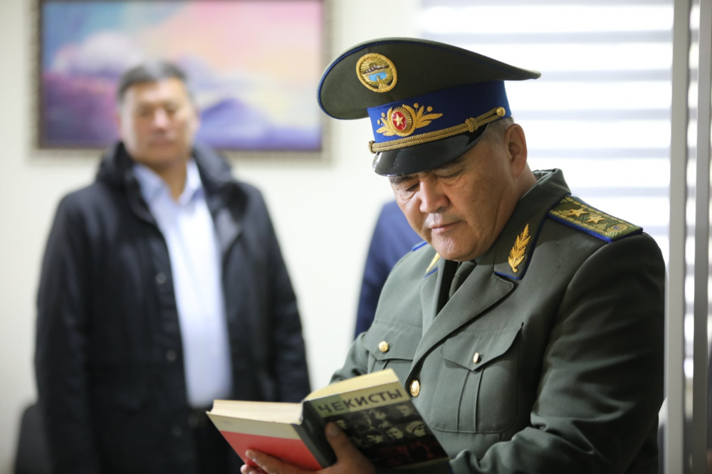 Камчыбек Ташиев в здании ГКНБ в Ала-Буке