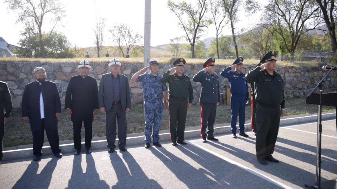 В «Ата-Бейите» почтили память павших на кыргызско-таджикской границе