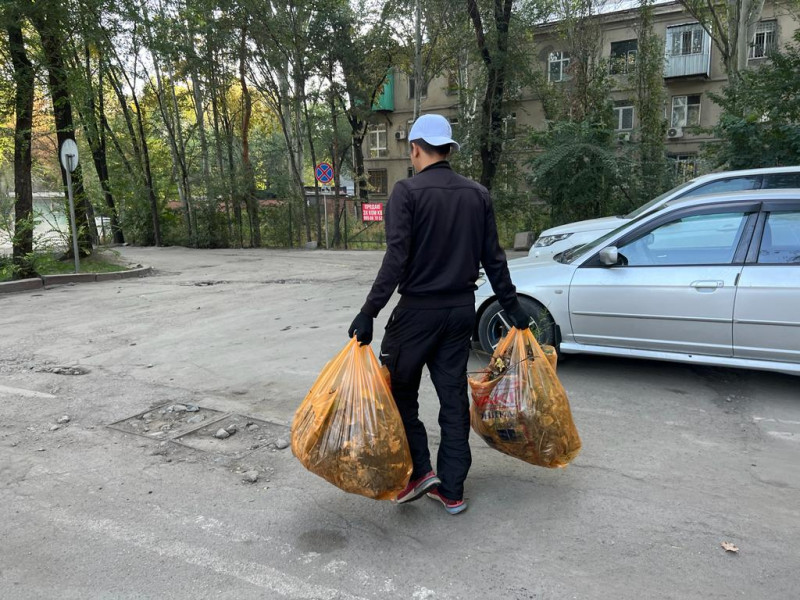 В Бишкеке после общереспубликанского субботника вывезено 290 тонн мусора