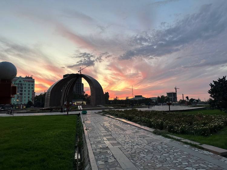 Площадь Победы, 14 августа