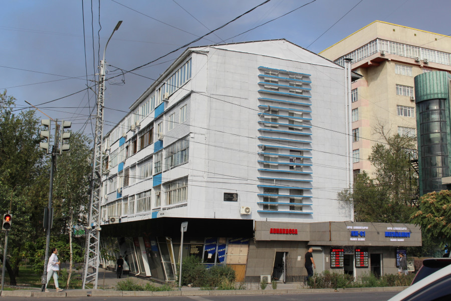 В столице продолжают обновлять фасады зданий