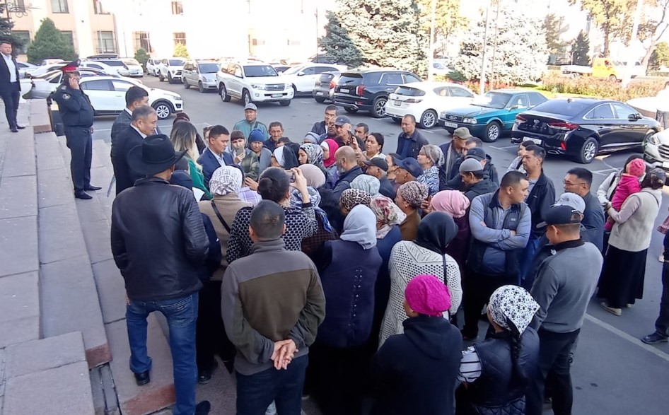 Жители «Токольдоша» вышли на митинг к мэрии