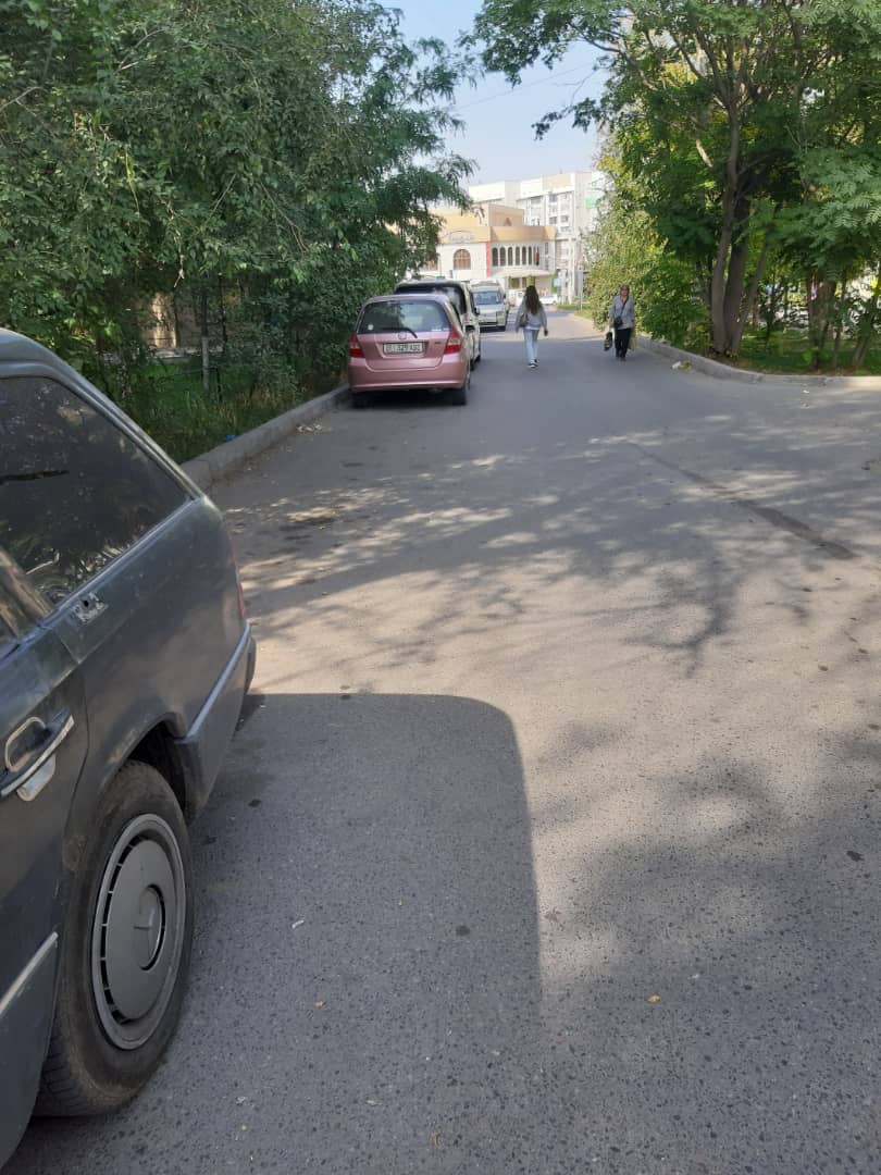 Жители считают, что здесь должен быть тротуар