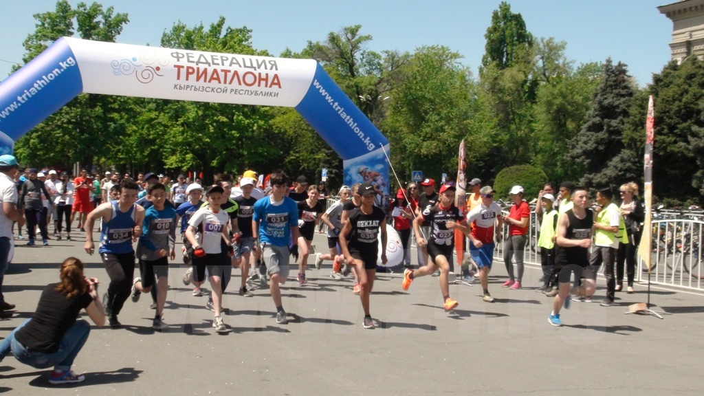 ИА «24.kg». Открытое первенство Бишкека по дуатлону. На старте юниоры