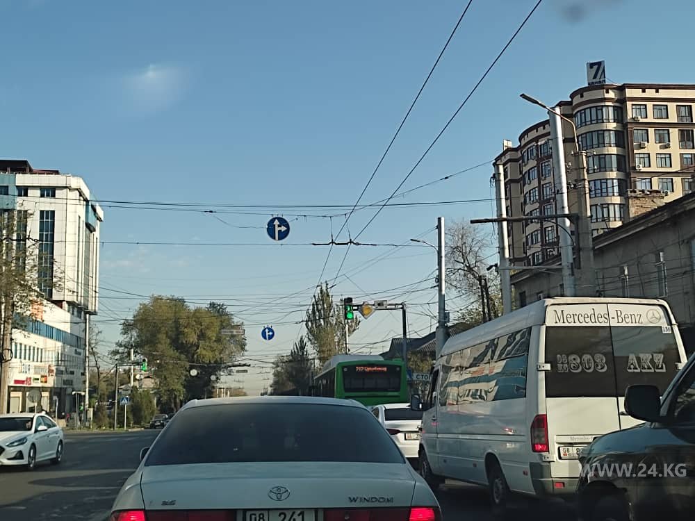 Дорожные знаки в Бишкеке