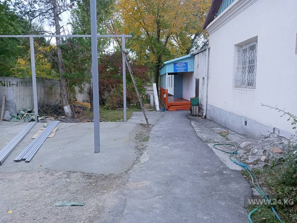 Еще не заполненный углем склад