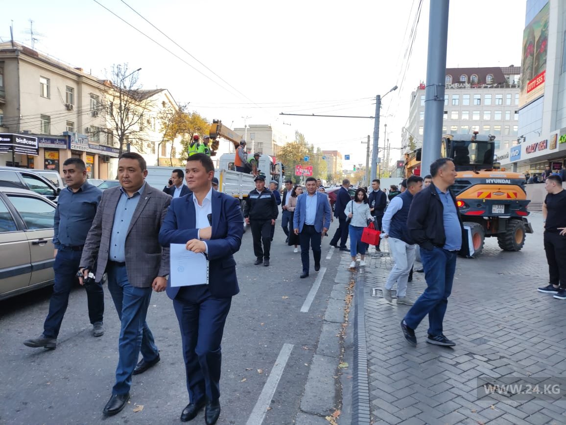 Мэрия Бишкека попыталась демонтировать лестницы ЦУМа