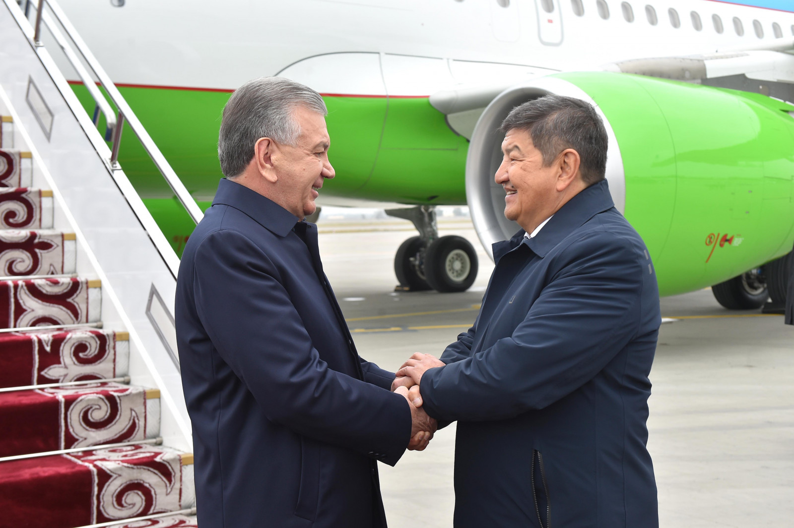 Шавкат Мирзиеев прилетел в Бишкек