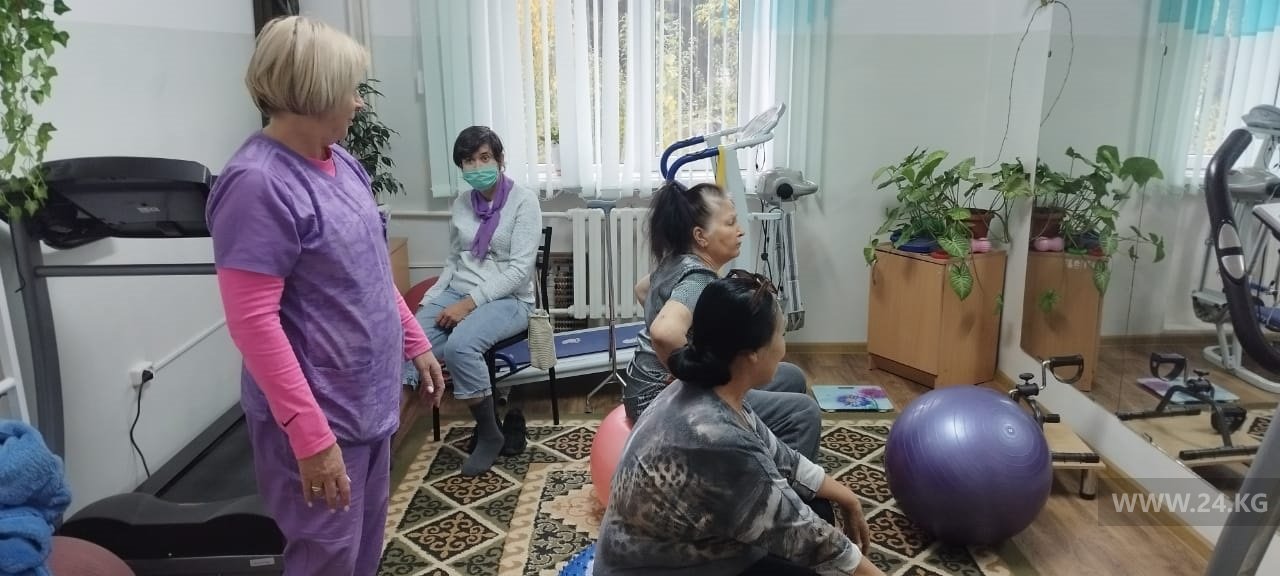 Занятия ЛФК, дом престарелых в Бишкеке