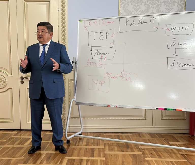Акылбек Жапаров объясняет схему перехода Mega