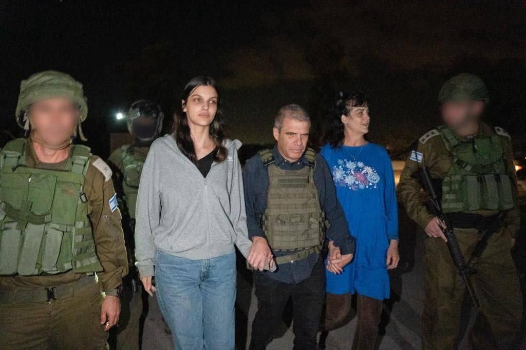 ХАМАС освободил двух гражданок США — Джудит Раанан и ее 17-летнюю дочь Натали