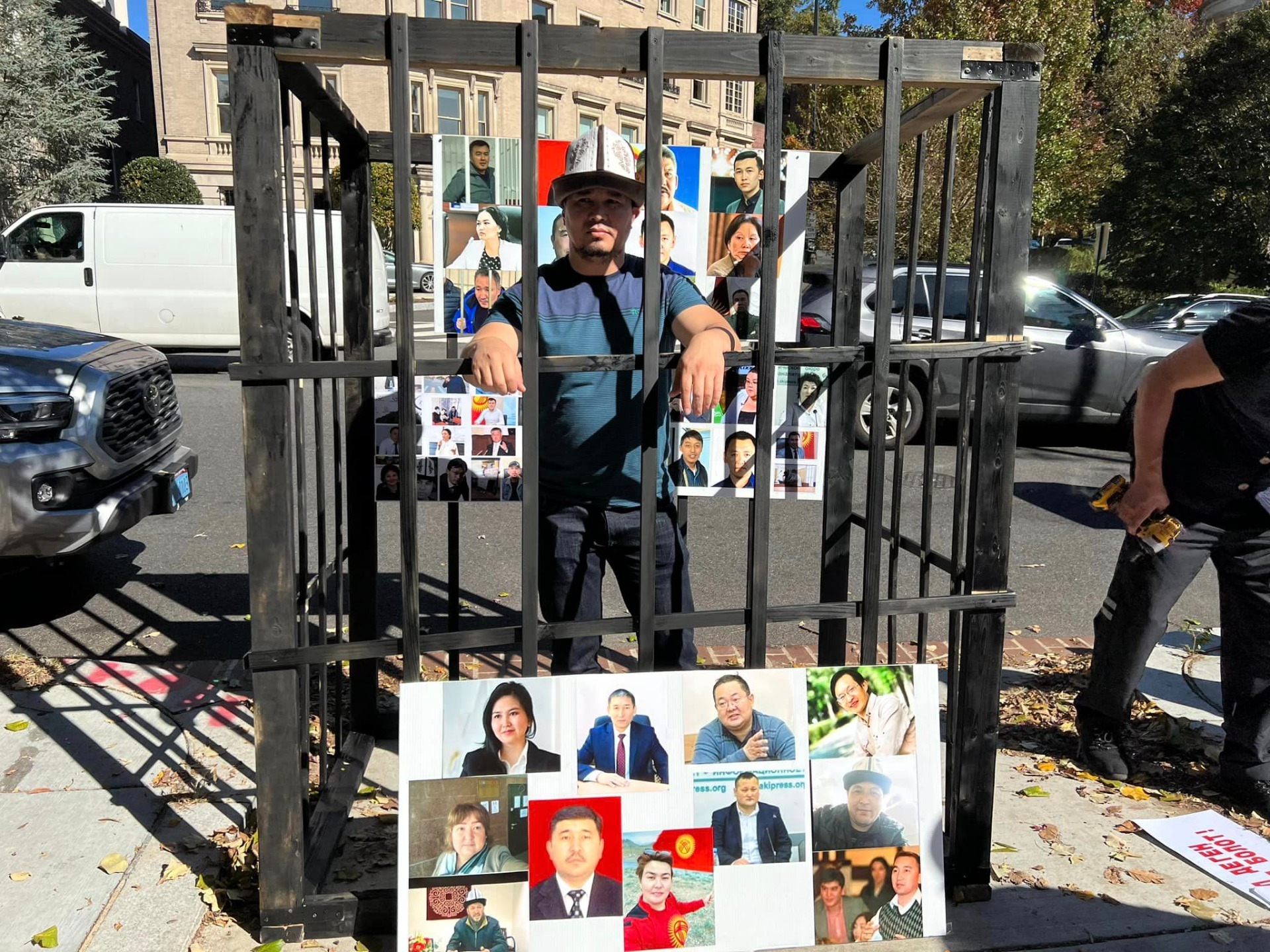 Митинг у посольства Кыргызстана в Вашингтоне