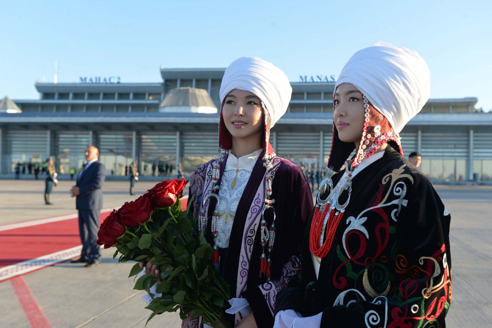 Как встречали участников саммитов ШОС, СНГ и ЕАЭС в аэропорту