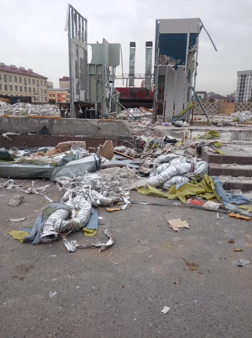 После сноса «Батуми» остались горы мусора