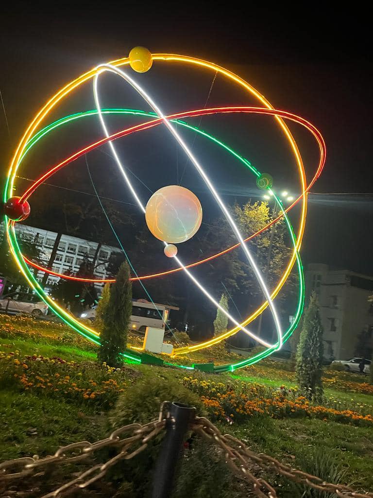 На модели атома обновили декоративное освещение