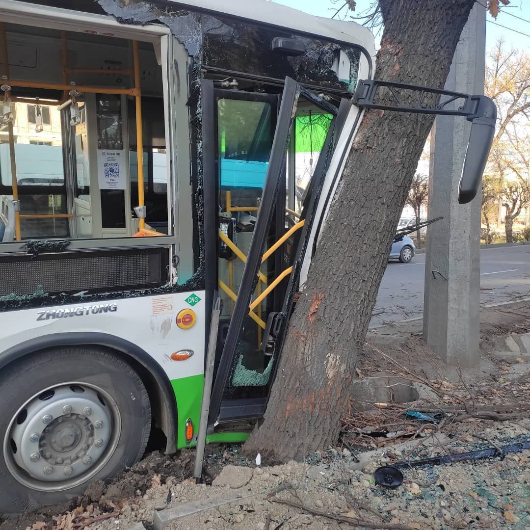 Автобус попал в ДТП