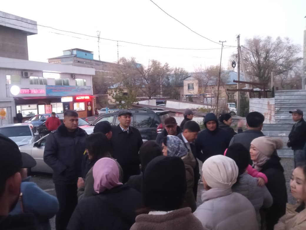 Аким Октябрьского района Жаныбек Орозалиев встретился с жителями