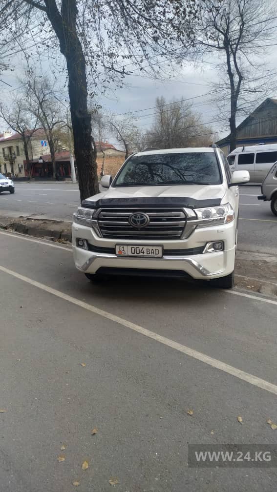 Машины на велодорожке