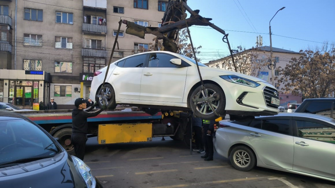 На центральных улицах прошла массовая эвакуация авто