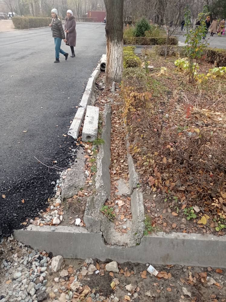 Тротуар на улице Жукеева-Пудовкина