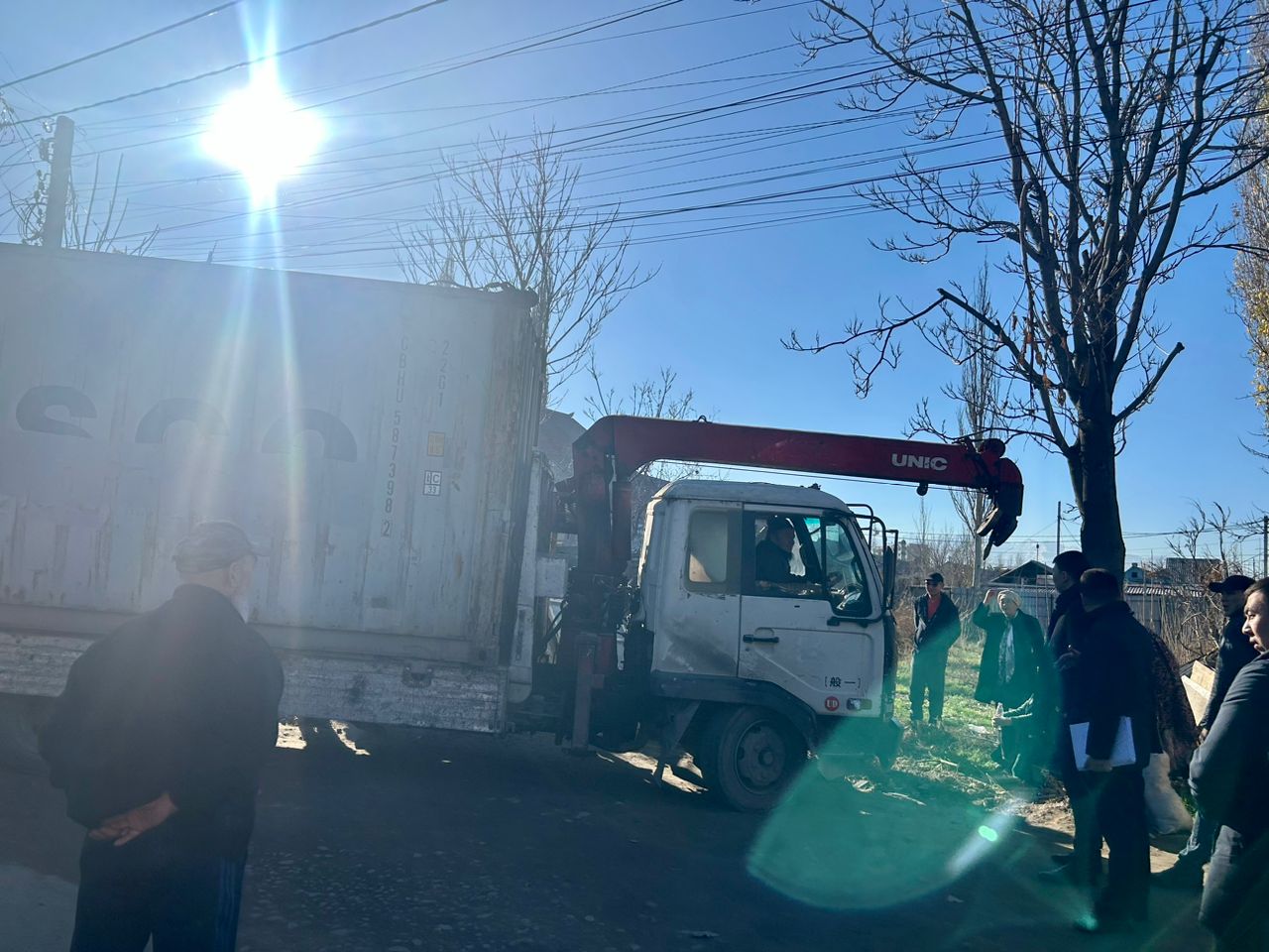 Попытка завести контейнер на оспариваемый участок