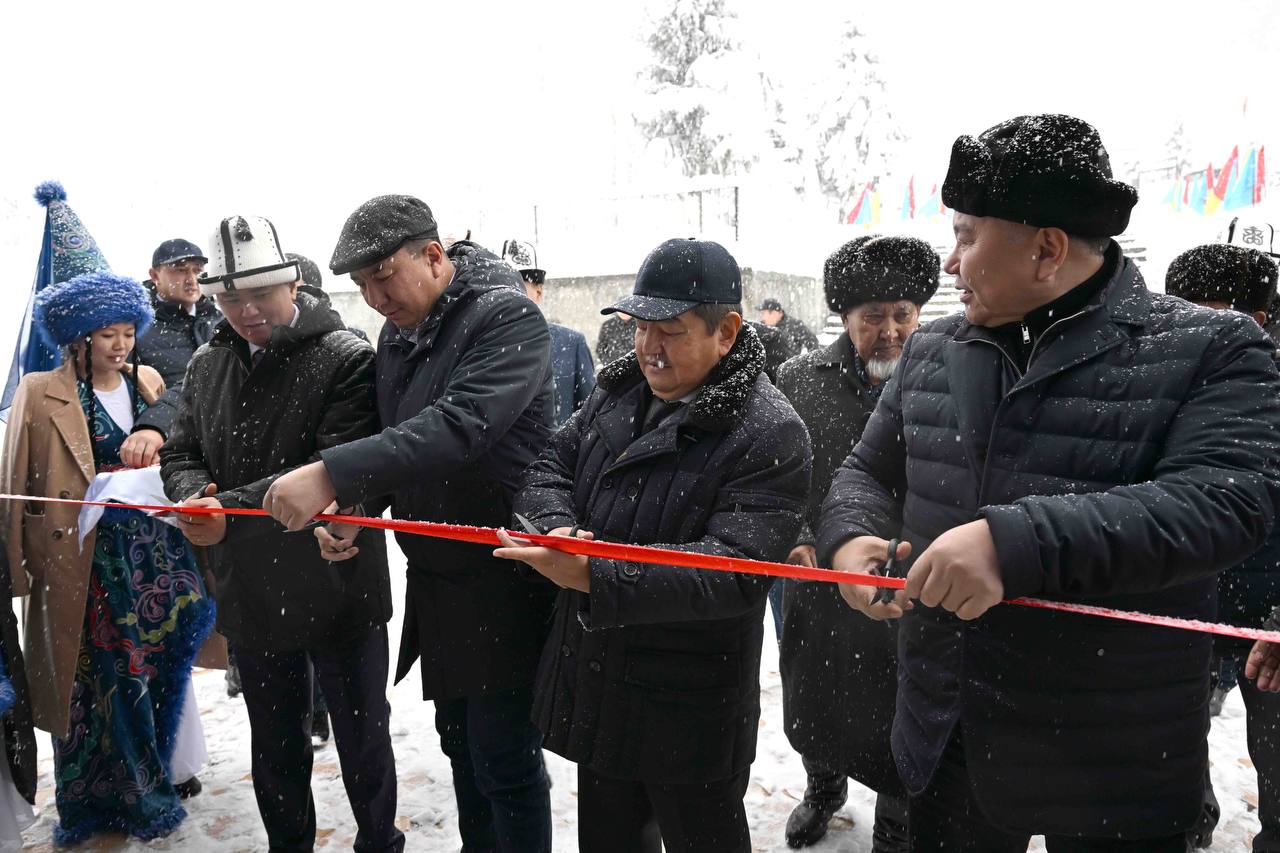 Традиционное перерезание ленточки