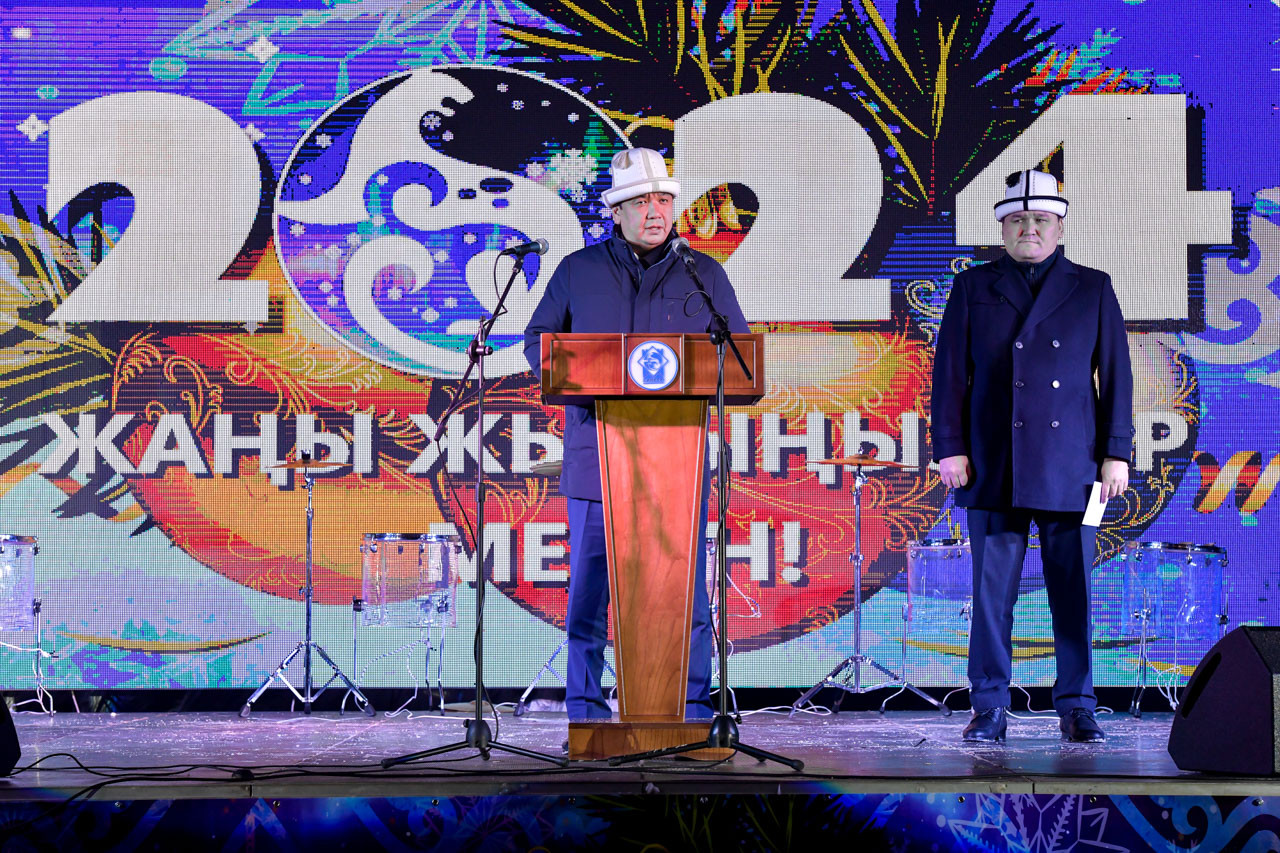 В Бишкеке зажгли елку