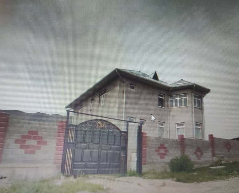 Этот дом продавали сестры