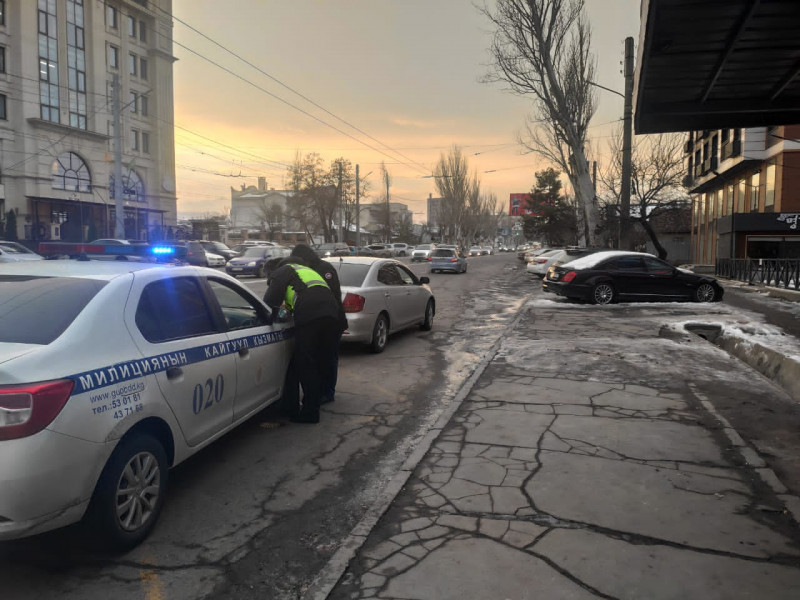 В Бишкеке продолжается рейд по эвакуации машин